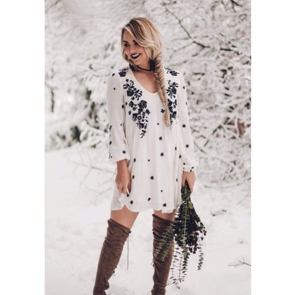 Free People Dresses & Skirts - Free People Sweet Tennessee Embroidered Shift Dress Sz M Ivory Boho Pockets